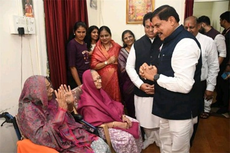 मुख्यमंत्री डॉ. यादव ने पटवा के जन्मदिन पर शुभकामनाएं दीं और आशीर्वाद प्राप्त किया