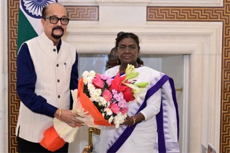राष्ट्रपति मुर्मु से राज्यपाल डेका ने की सौजन्य भेंट