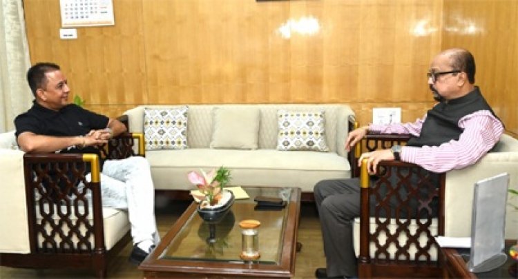 राज्यपाल डेका से हरिभूमि के प्रधान संपादक ने सौजन्य की भेंट