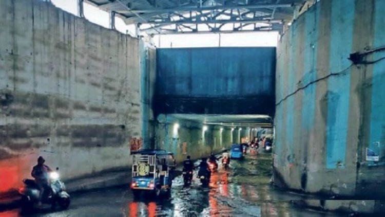 कंक्रीट जोड़ से गिर रहा गंदा पानी