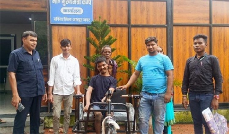 दिव्यांग दीपेश्वर को मिला तत्काल ट्राई सायकल, अब जिंदगी होगी आसान