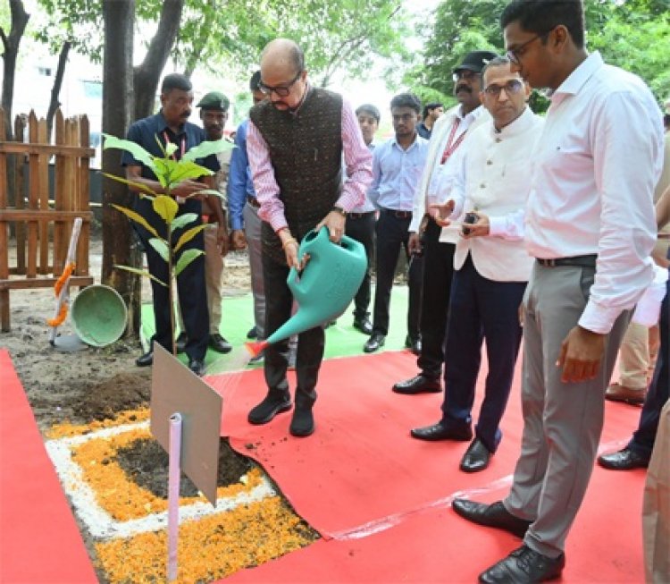 राज्यपाल रमेन डेका ने ‘एक पेड़ माँ के नाम’ अभियान के तहत किया पौधारोपण, पर्यावरण संरक्षण का दिया संदेश’