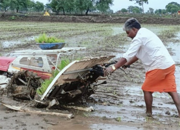 खेती में तकनीकी नवाचार से समृद्धि: नवागढ़ के किसान संतोष साहू बने प्रेरणा स्रोत