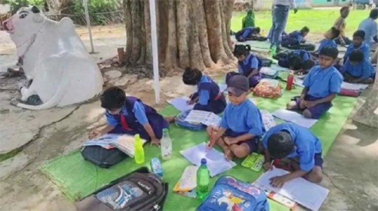 शिक्षक की कमी से पालकों में आक्रोश, स्कूल में जड़ा ताला