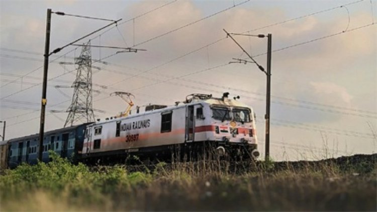 उत्कल एक्सप्रेस की लेटलतीफी से नाराज यात्रियों ने स्टेशन पर किया हंगामा