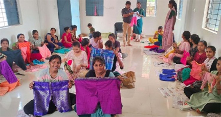 बालिकाओं को आत्मरक्षा और सिलाई का प्रशिक्षण