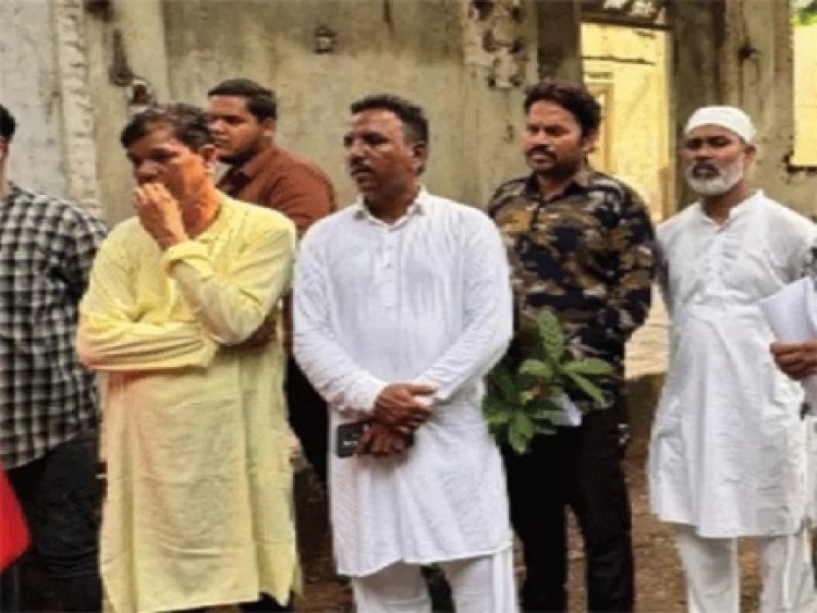 30 मुस्लिम परिवारों को समाज से निकाला