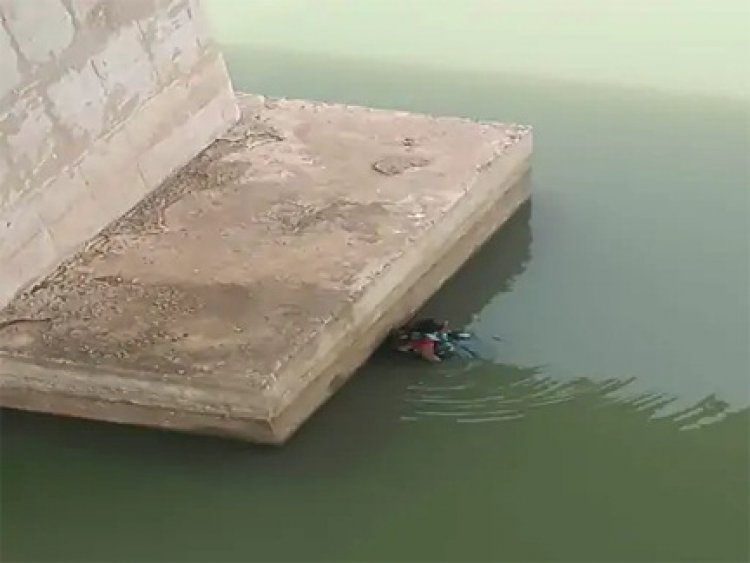 रायपुर में महिला ने महानदी में लगाई छलांग