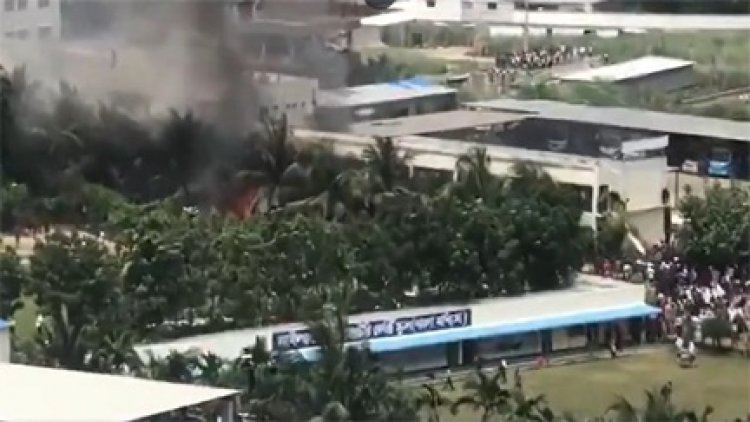 ढाका में कॉलेज परिसर पर क्रैश हुआ वायुसेना का विमान, 1 की मौत, 100 घायल