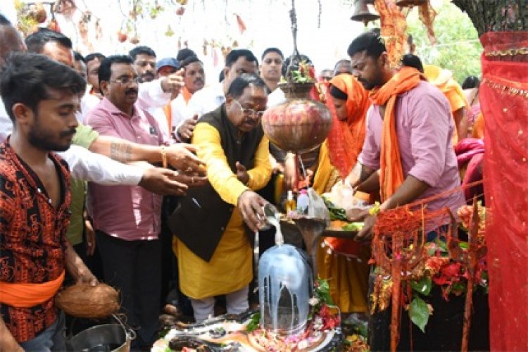 सावन के दूसरे सोमवार तपेश्वर धाम पहुंचे कृषि मंत्री