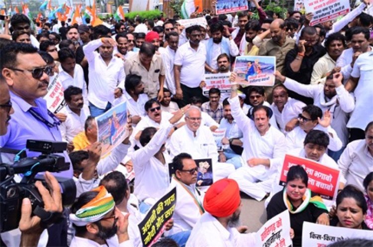 कांग्रेस का चक्का जाम,वरिष्ठ नेता रहे मौजूद