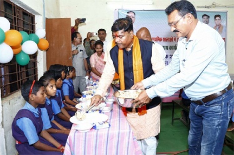 वनमंत्री कश्यप ने प्राथमिक शालाओं में पौष्टिक आहार नाश्ता प्रदाय योजना का किया शुभारंभ