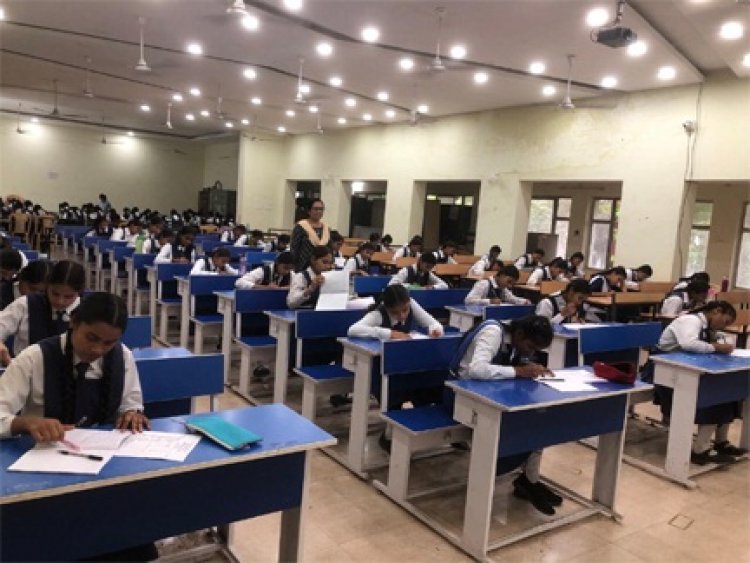 रायपुर में वीकली टेस्ट और मोबाइल ऐप के ज़रिए छात्रों का मूल्यांकन शुरू