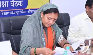 मंत्री राजवाड़े ने बीजापुर में की विभागीय योजनाओं की समीक्षा -अधिकारियों को दिए जरूरी निर्देश