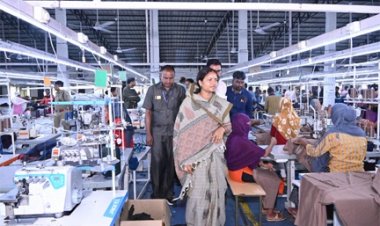 मंत्री लक्ष्मी राजवाड़े ने शबरी एंपोरियम, और गारमेंट फैक्ट्री का किया अवलोकन