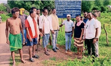 मतांतरण के विरोध में ग्रामीणों ने गांव के बाहर लगाया बोर्ड