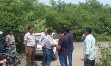 दिनदहाड़े हथियारों के बल पर कारोबारी से 15 लाख की लूट