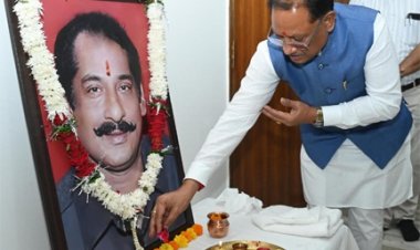 मुख्यमंत्री साय ने स्व. दिलीप सिंह जूदेव की पुण्यतिथि पर दी श्रद्धांजलि