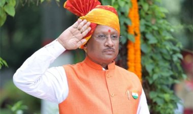 मुख्यमंत्री विष्णु देव साय ने स्वतंत्रता दिवस के अवसर पर मुख्यमंत्री निवास में किया ध्वजारोहण