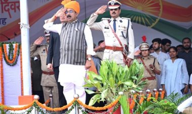 स्वतंत्रता दिवस पर उप मुख्यमंत्री अरूण साव ने किया ध्वजारोहण