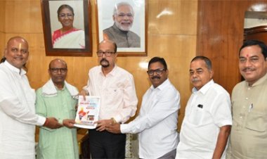 राज्यपाल डेका से सहकार भारती संस्था छत्तीसगढ़ के महासचिव ने की सौजन्य भेंट