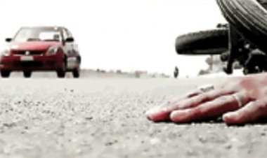 थाने के सामने हादसा सड़क पर तड़पता रहा युवक, नहीं पहुंची एंबुलेंस