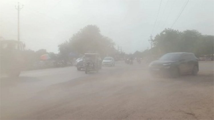 सड़कों में धूल का गुबार, खर्च के बाद भी सफाई व्यवस्था बेहाल