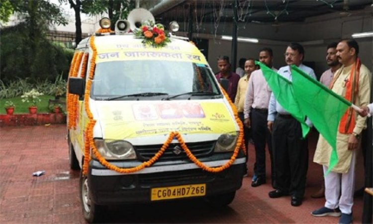स्वास्थ्य मंत्री याम बिहारी जायसवाल ने अंतर्राष्ट्रीय युवा दिवस के अवसर पर एड्स जागरूकता वाहन को हरी झंडी दिखाकर किया रवाना