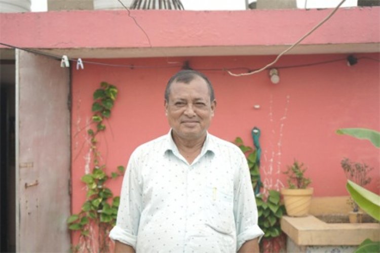 छत पर सजे सूरज के घर से चमका जीवन: बचत की खुशी, पर्यावरण की रोशनी’