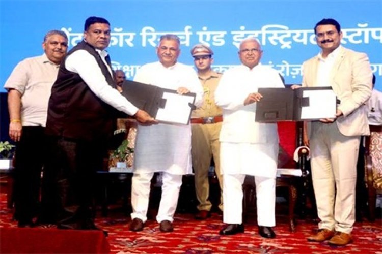 उद्योगों की मांग अनुसार कौशल विकास पाठ्यक्रम डिजाइन करें : राज्यपाल पटेल