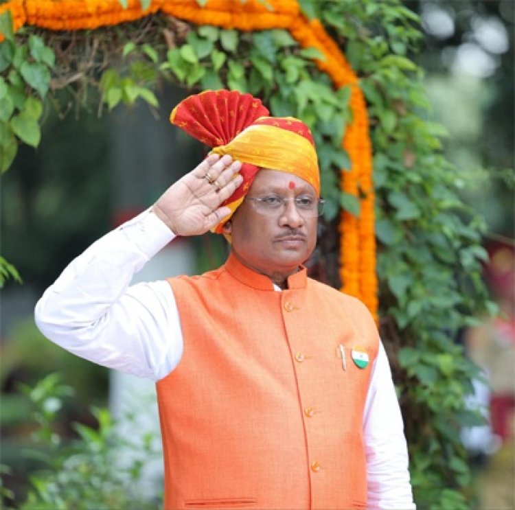 मुख्यमंत्री विष्णु देव साय ने स्वतंत्रता दिवस के अवसर पर मुख्यमंत्री निवास में किया ध्वजारोहण