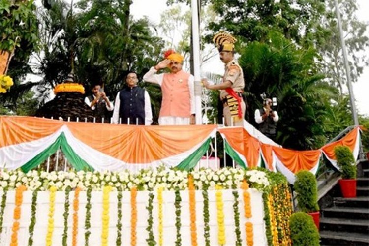 मुख्यमंत्री डॉ. यादव ने स्वतंत्रता दिवस पर मुख्यमंत्री निवास परिसर में किया ध्वजारोहण