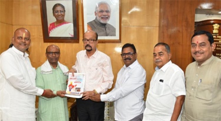 राज्यपाल डेका से सहकार भारती संस्था छत्तीसगढ़ के महासचिव ने की सौजन्य भेंट