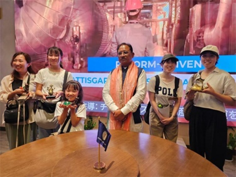 मुख्यमंत्री विष्णु देव साय पहुँचे छत्तीसगढ़ पैवेलियन : वर्ल्ड एक्सपो 2025 में दिखी प्रदेश की संस्कृति और समृद्धि की अद्भुत झलक