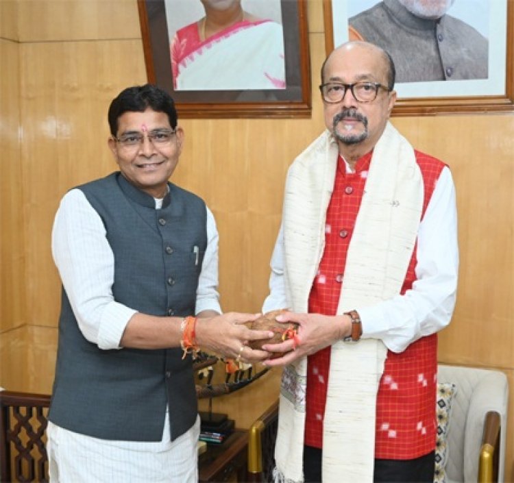 राज्यपाल डेका से राजस्व मंत्री वर्मा ने  की सौजन्य भेंट