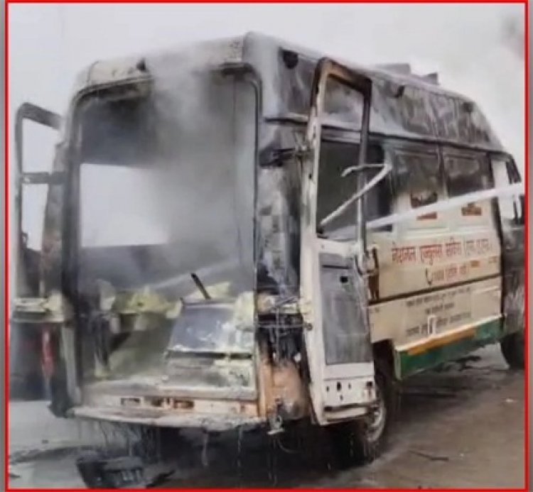 गर्भवती महिला को लेकर आ रही एंबुलेंस में लगी आग