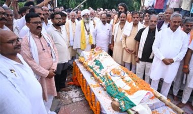 मदकू द्वीप क्षेत्र के विकास के शिल्पी शांताराम को दी गई श्रद्धांजलि