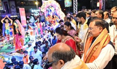 विविध पौराणिक प्रसंगों एवं आधुनिक घटनाओं पर आधारित सुसज्जित झांकियां बनी आकर्षण का केंद्र: झांकियों को देखने रायपुर में उमड़ा जनसैलाब