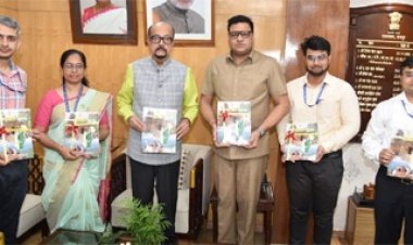 राज्यपाल डेका ने पासपोर्ट कार्यालय की राजभाषा पत्रिका महतारी का विमोचन किया