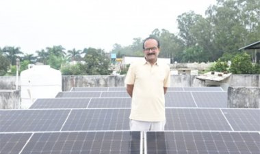 पीएम सूर्य घर योजना से अंबिकापुर के धीरेंद्र नाथ दुबे बने बिजली उत्पादक