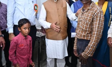 कृत्रिम पैर मिलने से दिव्यांगों को मिली जीने की नई राह