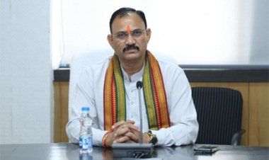 स्वास्थ्य मंत्री की अध्यक्षता में सभी चिकित्सा महाविद्यालयों के डीन एवं मेडिकल सुपरिटेंडेंट की समीक्षा बैठक