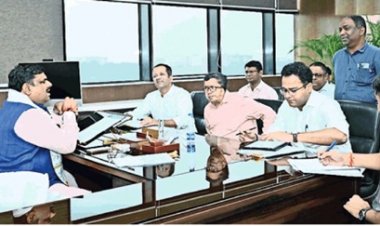 शिक्षा मंत्री ने अधिकारियों के साथ की बैठक