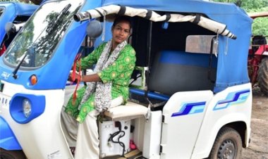 दीदी ई रिक्शा योजना से आदिलक्ष्मी को मिली नई राह
