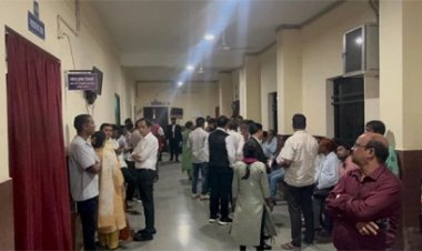 शराब घोटाले के 28 आरोपी अधिकारी EOW कोर्ट में हुए पेश