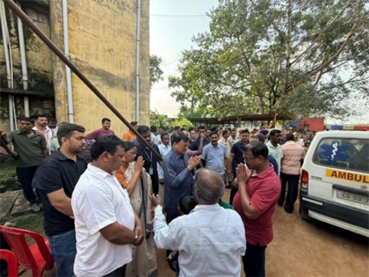 कैबिनेट मंत्री देवांगन पुलिस लाइन कॉलोनी पहुंच कर दी श्रद्धांजलि, शोक संतृप्त परिवार जनों से मुलाकात कर बांटा दुख