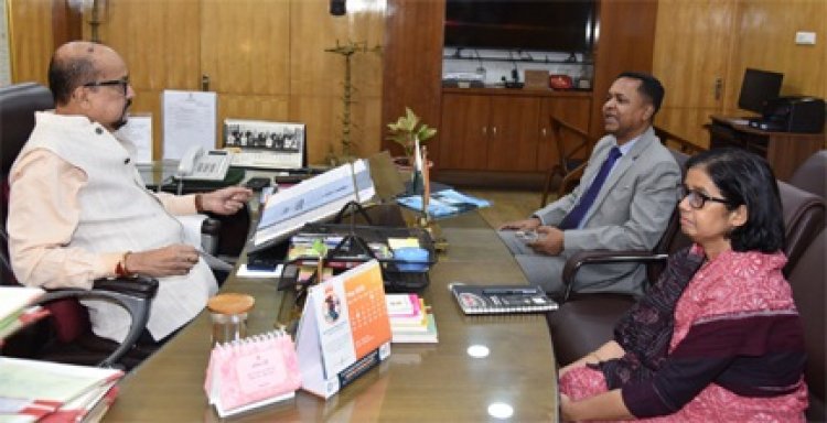 भू-जल स्तर बचाने, डबरी निर्माण के लिए किसानों को करें प्रोत्साहित - डेका