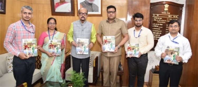राज्यपाल डेका ने पासपोर्ट कार्यालय की राजभाषा पत्रिका महतारी का विमोचन किया