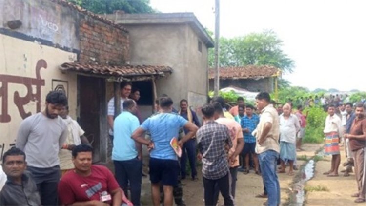 एक ही परिवार के 4 लोगों को मारकर गाड़ा