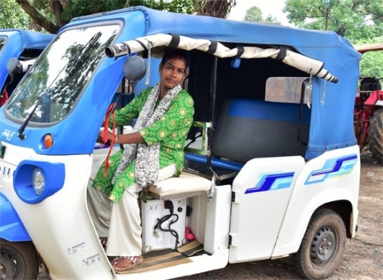दीदी ई रिक्शा योजना से आदिलक्ष्मी को मिली नई राह